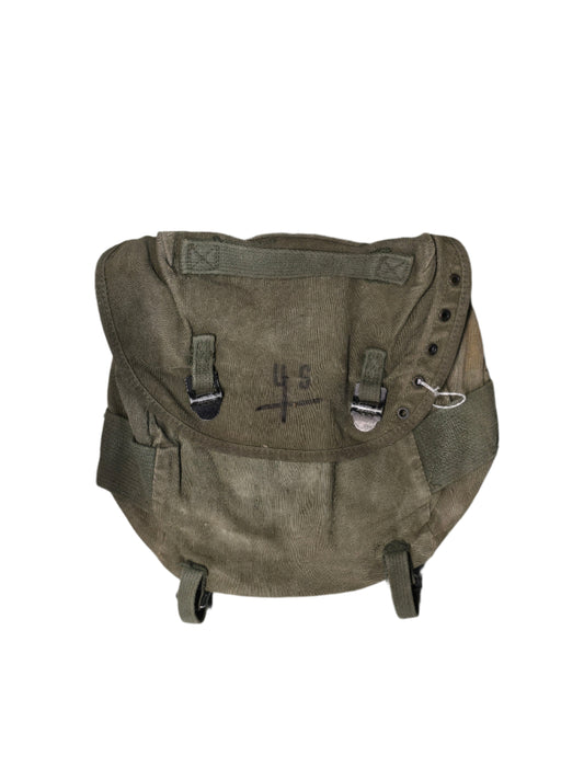 U.S. M-1961 Vietnam War "Field Pack Canvas" Bags Vintage military backpack on a gray background