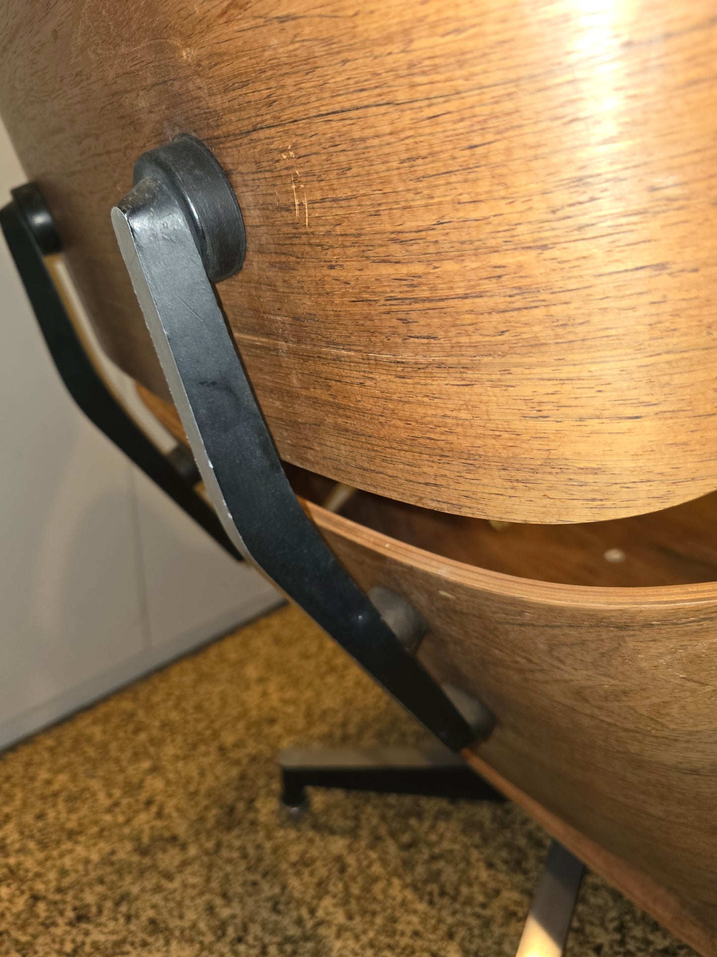 Heman Miller Charles Eames Lounge Chair, Original 2nd gen "White Medallion", - Brazilian Rosewood