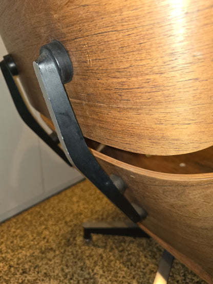 Heman Miller Charles Eames Lounge Chair, Original 2nd gen "White Medallion", - Brazilian Rosewood