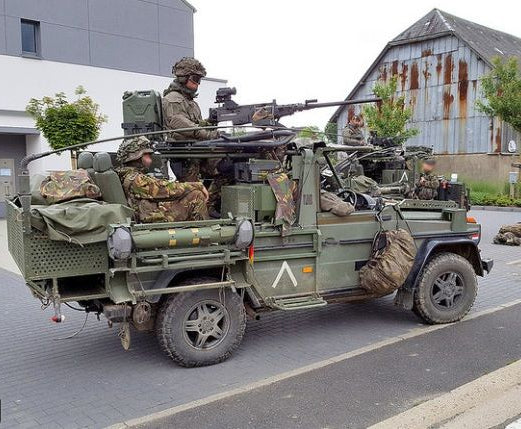 Heckler & Koch G36 Troop Carrier, Gewehrhalterungen (Rifle Holders). German Military Surplus